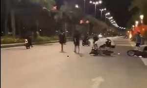 Tạm giữ hình sự 2 thanh, thiếu niên để điều tra về hành vi gây rối trật tự công cộng