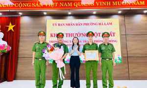 Phường Hà Lầm: Khen thưởng đột xuất tập thể, cá nhân có thành tích trong điều tra, xử lý hình sự đối tượng sử dụng ma tuý