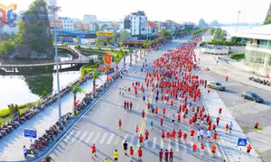 Tạm dừng lưu thông các phương tiện trên đường Trần Quốc Nghiễn để tổ chức chương trình “Cùng Việt Nam tiến bước” trong sáng 16/8