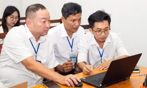 Bộ Nội vụ hướng dẫn 'gỡ vướng' tuyển dụng, xếp ngạch công chức, xếp lương Ban Chỉ huy quân sự xã