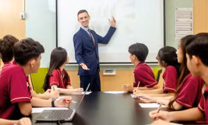 Từ 25/9 áp dụng quy định mới về dạy và học bằng tiếng nước ngoài