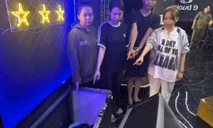 Công an TPHCM triệt phá hai đường dây buôn bán khí cười trá hình tại quán bar, nhà hàng