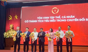 Phường Bãi Cháy được tôn vinh tại chương trình chào mừng ngày chuyển đổi số quốc gia năm 2025
