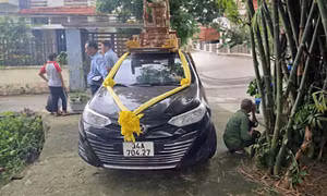Ô tô lao vào đoàn đưa tang khiến cụ bà ở Hải Phòng tử vong