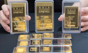 Giá vàng lần đầu tiên vượt ngưỡng 4.000 USD/ounce