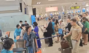 Từ 3-11, Vietnam Airlines thu phí hành lý xách tay quá cước ngay tại cửa ra máy bay