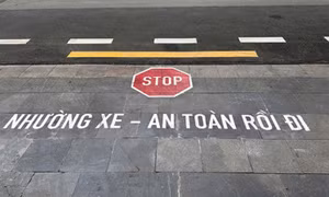 Thí điểm sơn khẩu hiệu kèm biển báo mà cả xe ưu tiên cũng phải dừng