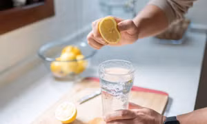 Uống nước chanh vào buổi sáng có thực sự giúp giảm mỡ thừa?