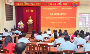 Khai giảng lớp Cao cấp lý luận chính trị hệ không tập trung