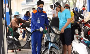 Giá xăng dầu giảm nhẹ từ 15h chiều nay