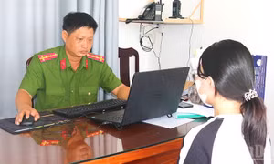 Công an tỉnh Đồng Tháp tiếp nhận nạn nhân bị lừa sang Campuchia