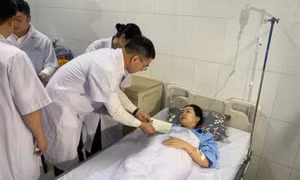 Bộ Y tế tặng bằng khen 4 điều dưỡng xả thân bảo vệ bệnh nhân trong vụ tấn công ở Nghệ An