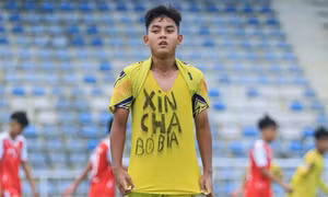 Đằng sau màn ăn mừng 'Xin cha bỏ bia' của cầu thủ U14
