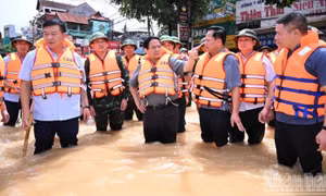 Thủ tướng Phạm Minh Chính thị sát, chỉ đạo công tác khắc phục hậu quả mưa lũ sau bão tại Thái Nguyên