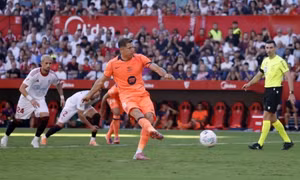 Lewandowski đá hỏng phạt đền, Barca nhận thất bại nặng nề nhất mùa này