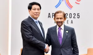 Chủ tịch nước Lương Cường gặp Quốc vương Brunei Darussalam Haji Hassanal Bolkiah
