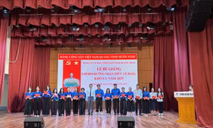 Đảng ủy UBND tỉnh bế giảng lớp bồi dưỡng nhận thức về Đảng