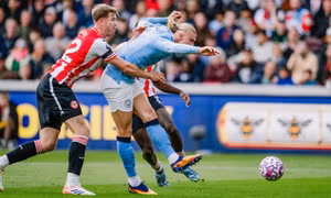 Haaland 'không thể tạm dừng' với bàn thắng thứ 16 trong 9 trận đưa Man City trở lại top 5