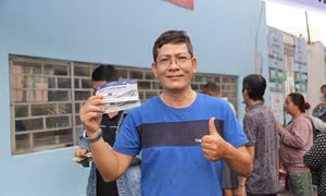Mở quầy bán vé sớm trận Việt Nam - Nepal, vé hết trong 30 phút