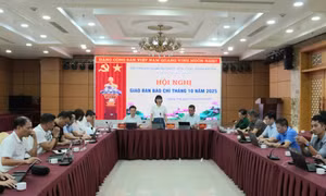 Hội nghị thông tin báo chí thường kỳ và giao ban báo chí tháng 10