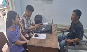 Mời người phụ nữ mua vé số để cướp tiền rồi đâm 2 người trọng thương