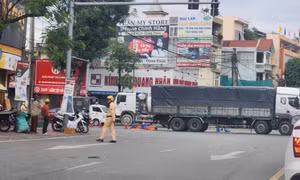 Va chạm ô tô tải, hai anh em ruột gặp nạn