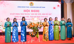 Công đoàn Than - Khoáng sản Việt Nam sơ kết phong trào thi đua “Giỏi việc nước - Đảm việc nhà”