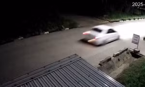 Tài xế ôtô rời khỏi hiện trường sau khi va chạm giao thông khiến 1 người tử vong