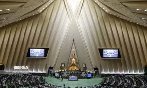 Quốc hội Iran thông qua dự luật phá giá đồng nội tệ