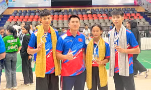 Nhà vô địch châu Á tuổi 15 