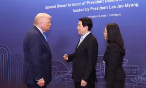 Chủ tịch nước Lương Cường gặp Tổng thống Hoa Kỳ Donald Trump và lãnh đạo cấp cao một số thành viên APEC