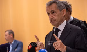 Pháp: Cựu Tổng thống Nicolas Sarkozy thi hành án phạt tù