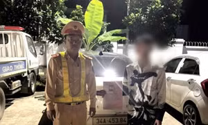 Thanh niên điều khiển ôtô vi phạm nồng độ cồn, dương tính thêm 4 loại chất cấm