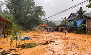 Lũ tiếp tục lên nhanh, Đà Nẵng vẫn còn hơn 65.000 hộ dân bị ngập lụt
