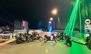2 anh em bị đâm giữa cầu Dục Thanh (tỉnh Lâm Đồng), 1 người tử vong, 1 người bị thương