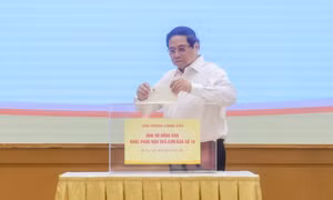 Thủ tướng Phạm Minh Chính cùng lãnh đạo Chính phủ và tập thể Văn phòng Chính phủ ủng hộ đồng bào bị thiệt hại do bão lũ
