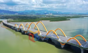 Cầu Tình Yêu (TP Hạ Long)