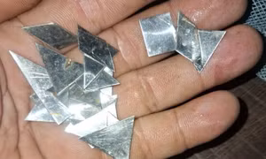'Đinh tặc' rải 'át rô' bằng inox trên đường Đỗ Mười, vô hiệu hóa xe hút đinh