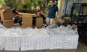 Công an Quảng Ngãi bắt đối tượng buôn bán trên 7 nghìn bao thuốc lá lậu