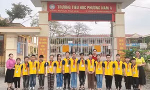 Bảo đảm ATGT tại khu vực cổng trường Tiểu học Phương Nam A, phường Yên Tử