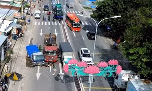 Thấy xe tải đang lùi nên chạy chậm lại, người đi xe máy bị xe tải phía sau tông chết trên quốc lộ 22