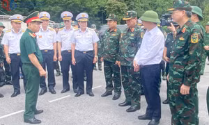Phó Tổng Tham mưu trưởng Quân đội nhân dân Việt Nam kiểm tra công tác ứng phó cơn bão số 11 tại Quảng Ninh