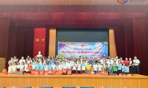 Quảng Hà tặng 102 suất quà cho trẻ em tại chương trình Trung thu yêu thương - thắp sáng ước mơ