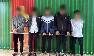 Ngăn nhóm học sinh trang bị hung khí chuẩn bị hỗn chiến