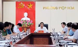 Đồng chí Phó Chủ tịch Thường trực UBND tỉnh dự kiểm điểm, đánh giá hiệu quả công việc của đội ngũ cán bộ phường Hiệp Hòa
