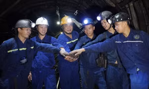 Xây dựng văn hóa, con người giàu bản sắc Quảng Ninh
