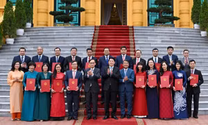 Chủ tịch nước Lương Cường trao quyết định bổ nhiệm Đại sứ Việt Nam tại nước ngoài