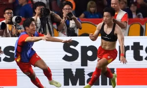 Thanh Nhàn chạy đua với chấn thương ở U23 Việt Nam
