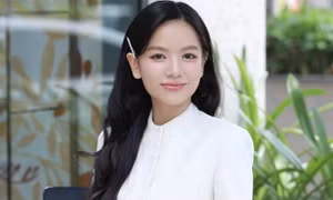 Hạ Anh "Mưa đỏ" gây tranh cãi