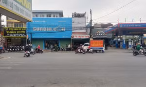 Đi bộ trên vỉa hè đại lộ Tôn Đức Thắng, thanh niên nghi bị điện giật chết